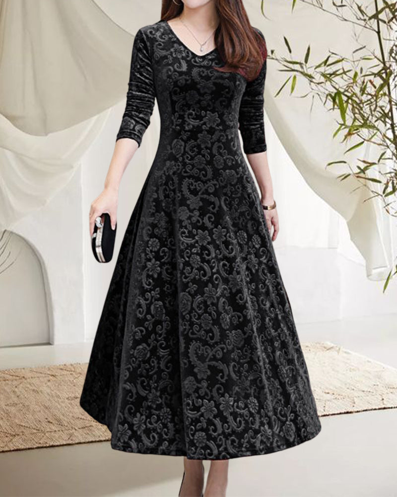 Elegantes Samtkleid mit langen Ärmeln